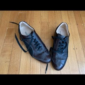 Woman Puma leather sneakers size 6